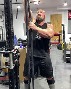 ATTACKING THIS WEEK LIKE..💪💯 - Throwing in my new endless rope trainer from @torquefitnessusa and pushing myself in new and challenging ways! - Go attack this week with a CHAMPION MINDSET and let’s all get better! - @undfnutrition @evolutionathleticsgear @roguefitness @trifecta @getnewage #undefinednutrition #evolutiontowardsgreatness #shawstrength #begreat | Brian Shaw