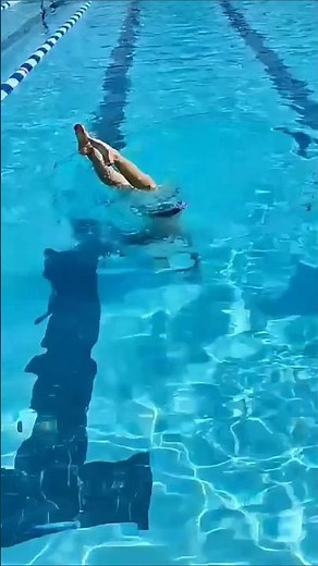 Underwater Splits & Handstand Fail 😂 | Summer Tumbling in the Pool