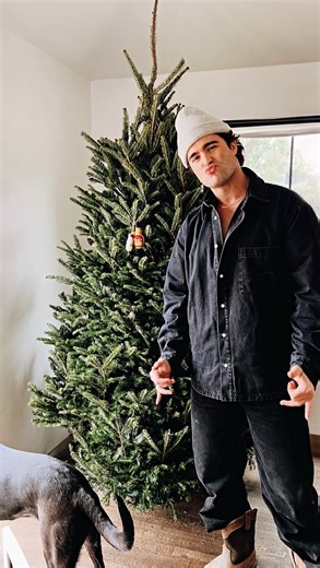 Spencer Boldman on Instagram: "it ain’t lit but it’s about to be 🍪"