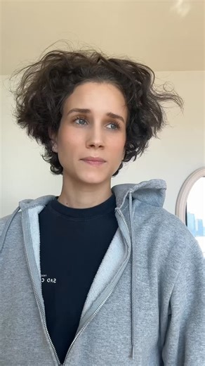 Shannon Beveridge on Instagram: "she’s tiny #haircut thanks @sky.kxm ✂️🫂"