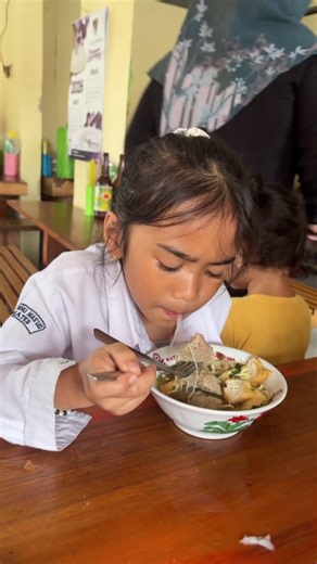 kelaperan #trending #funny #anak #beli #makan #mukbang #bakso #telur #shorts #fyp #viral #feedshorts