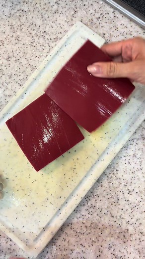 赤蒟蒻で作るお花柄の型抜き弁当の作り方