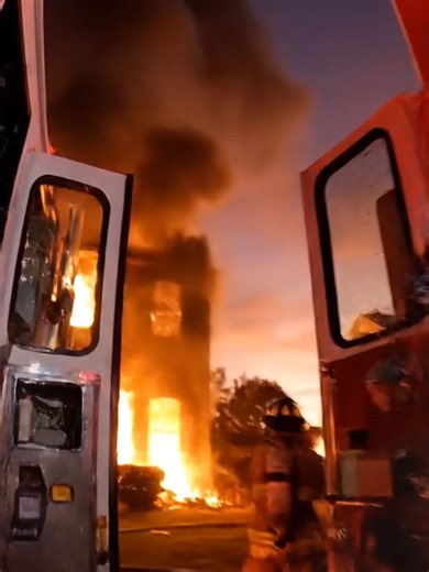 googoo ga ga set the house on fire! #googoogaagaa #santa #fyp #niche #funnyvideo #ai #viralvide #pyp #viralvideo #Firefighter