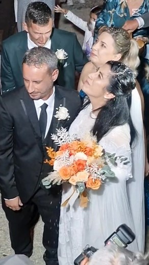 Βίον ανθόσπαρτον στη Σταυρούλα και τον Γιάννη! ❣️❣️ Η Σταυρούλα Τσακανιά, ένα πολύ σημαντικό κομμάτι του συλλόγου μας, παντρεύτηκε τον αγαπημένο της Γιάννη Καραμόσχο, πρώην ποδοσφαιριστή της ομάδας μας, τον οποίο γνώρισε μέσω της Ηφαιστίας! 💚💚 Τους ευχόμαστε τα καλύτερα! | Α.Ο. Ηφαιστία Κοντοπουλίου Λήμνου