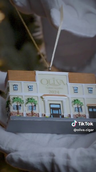 Countdown to the holidays in style with the Oliva Advent Calendar! 25 premium cigars, one for each day of festive celebration. The ultimate gift for cigar lovers this season! #OlivaCigar #HolidayGifts #AdventCalendar