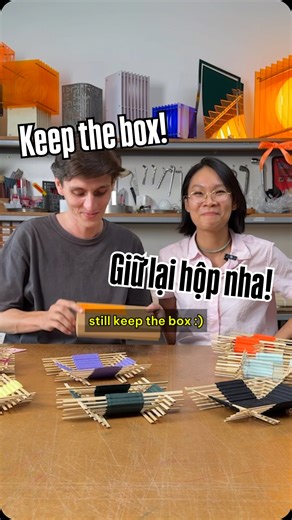 BằNG • Unboring objects on Instagram: "#ĐanDesignerStory Giữ lại hộp, để đưa khay Đan về hình dáng ban đầu. Tha hồ mà biến hình! 🪄 Keep the box, as a frame to bring the tray back to its original shape. Have fun shape-shifting! 🥳 #NewCollection #BộSưuTậpMới #bangoibanga Khay Đan • Đan Catch-all Dimensions: 21 x 21 x 2.8 cm Net weight: 73 grams Materials: 100% natural bamboo, 100% pure linen Processes: weaving by assembly, hand-stitching 🏷️ Available now in Vietnam in 9 linen colors. Message us