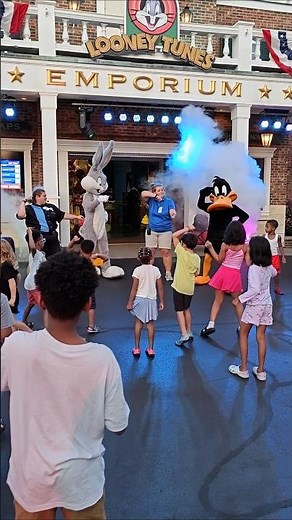 looney tunes performance six flags #sixflagsgreatadventure #looneytunes #trending