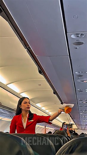 Emergency equipment demo - Oxygen Mask ✅️ #airasia #crew #aviation #airbus #fyp #trending #viral #foryou #fyi #avgeek #aviationlovers #fypシ゚ | Mechanic O