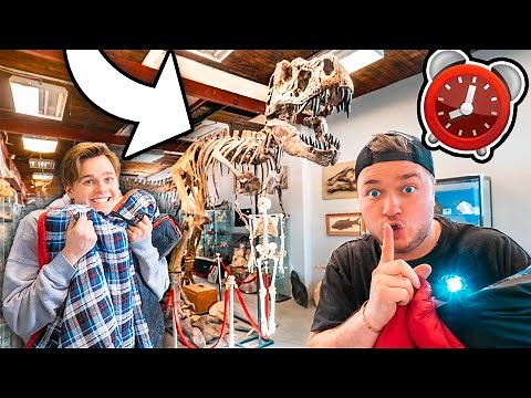 24 Hour Overnight Challenge In A GIANT MUSEUM!