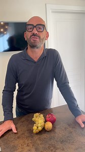 1.2M views · 10K reactions | | diverticoli sono un disturbo molto comune, ma quando si infiammano possono diventare davvero fastidiosi. Ci sono una serie di falsi miti tra cui evitare frutta e verdura con semini, usare antibiotici per evitare di infiammarli e usare antiinfiammatori. Oggi vi spiego perché non servono. | Matteo Bassetti | Facebook