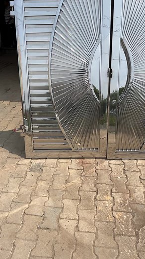 14K views · 286 reactions | Gate hoto aisa #Gates #fancysteelgate #solidgate #steelgate #metalwork #irongate #metaldoor #foldinggate #craft #gate #doubledoor #fancygate #aonesteelfabrication #metalfabricator | A One steel fabrication | Facebook