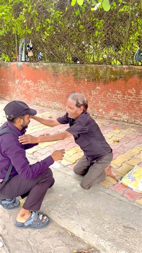बाबा हुआ परेशान 😱 | khamoshi hai ek baja #trending #help #humanity #popular #shorts #helping