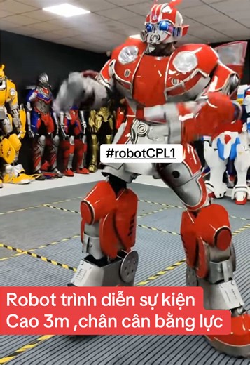 Trang phục robot khổng lồ 2018 trên TikTok