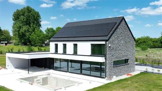 Chaque projet commence par un terrain, une idée, un rêve. Et se transforme, étape après étape, en une maison unique. https://bit.ly/4nKfQxe | Dwelling