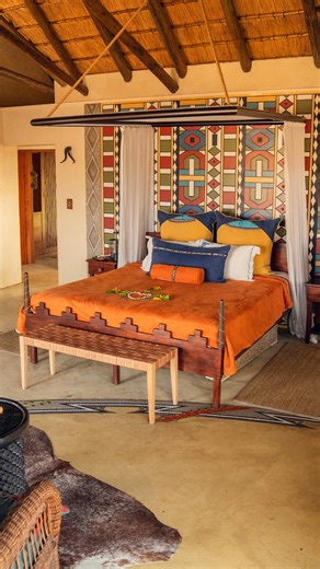 Step into the Ndebele King Room, where vibrant artistry meets bush luxury. Every bold geometric pattern and earthy hue tells a story of the southern Ndebele their warmth, individuality, and timeless style brought to life in every detail. This isn’t just a suite, it’s a journey into culture, colour, and comfort in the heart of the wilderness. 🌿Book your stay and experience the Ndebele magic at Makumu. 📧 reservations@makumu.com ☎️ 27 87 057 4512 🛎️ https://book.nightsbridge.com/18472 Photo Cred