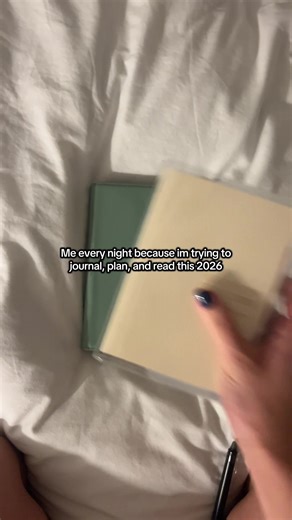 I do love my night time routine though 🤗 #planning #journaling #kindle #latina #habits