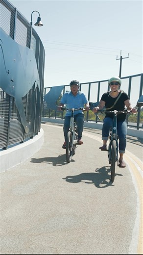 🚲✨Meet the all-new Easyflow C7: our most accessible ebike yet. Featuring an ultra low, step-through frame, smaller 24” wheels, and pedal forward design, the Easyflow allows riders to stay cycling with confidence. Add in thoughtful touches like an extra-wide saddle, ergonomic grips, non-slip pedals, a built in mirror, and of course our signature Dutch style, this unique bike is sure to make you smile. 🎨 Available in Pine Green and Caramel Khaki. 📐 One size fits most (4'10"–5'11"). ✨ Perfect fo
