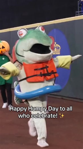 3.3K views · 789 reactions | City of Seattle made it o-fish-ial #humpy #mlbpostseason #seattle #seizethemoment #mariners | FOX 13 Seattle | Facebook