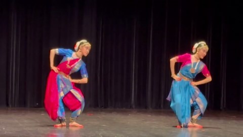 Meet Jin Yanshu and Jin Yanai, twin sisters from Beijing who just completed a 12-year Bharatanatyam journey that started when they were 3.The two grew up in China, high schoolers now, aged 16. They trained under Jin Shanshan, who runs the Sangeetham Indian Arts School in https://t.co/81Dnh6yjAc