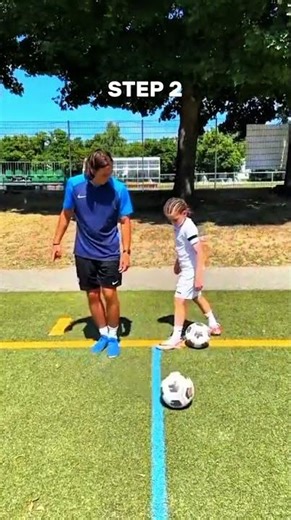 TUTORIAL TRICK KICK AND SKILL #football #skills #soccerskills #footballshorts