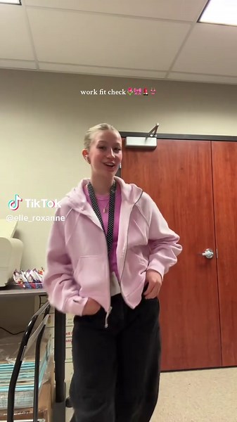 Stylish Administrative Assistant Outfits for Work