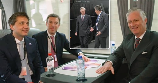 Met een grappenmaker achter het stuur: koning Filip kruipt op de bus tijdens economische missie in ons land