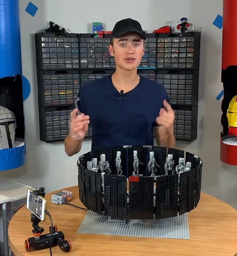 1M views · 292 reactions | How cool! This LEGO machine replicates early animation technology. It's called a zoetrope and produces the illusion of motion by cycling through a sequence of images. (by Brick Science https://bit.ly/3dBZnaY) | Beyond the Brick | Facebook