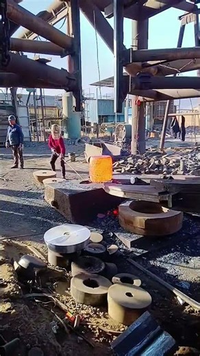 Forge Steel Using 50 Ton Hydraulic Hammer