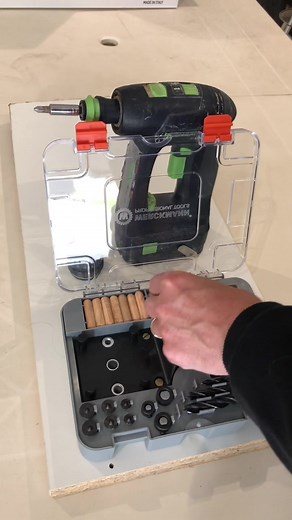 Assemblage de Meubles avec Kit de Montage de Tourillons - Action