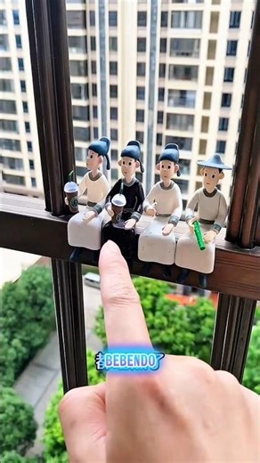 😱🏢 Dangerous fun at the window! 🚫🥤