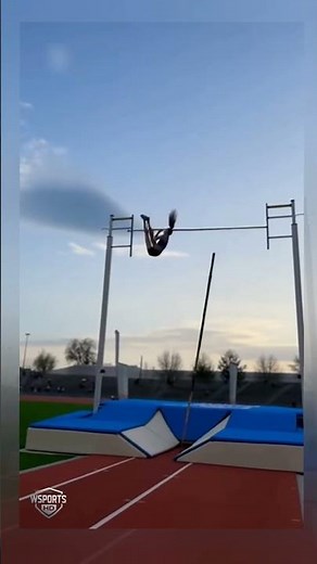 ELITE ATHLETE cinematic pole vault run 💪 #shorts