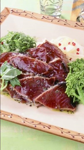 🐟サラダ風カツオのたたき（さっぱりヘルシー）野菜たっぷりで、ポン酢ドレッシングがよく合う「サラダ感覚のカツオのたたき」です。ご飯のおかずにも、お酒のおつまみにもぴったりです。
