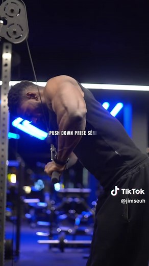 Entraînement des Triceps pour des Braises LARGES