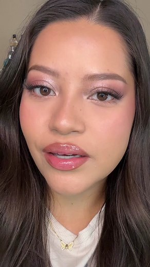 Makeup trick for flawless foundation application 😍 #makeup #makeuptutorial #makeuphack #makeuphacks #beautytok #foundation