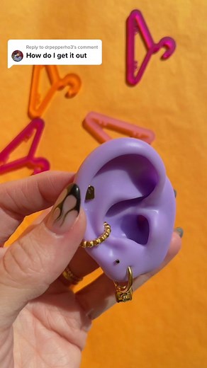 Replying to @drpepperho3 removing flat backs is pretty straightforward! #flatbackremoval #flatback #flatbackstud #threadlessjewelry #threadless #threadlessearrings #threadlessgold