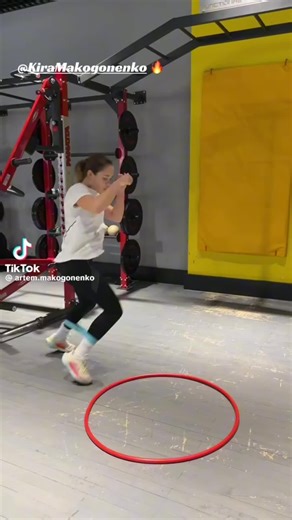 What she’s doing with the hula hoop is building general spatial awareness. What I’m doing on the yellow line in the exchange field is building neurological precision under pressure. There’s a difference. When you step inside and outside of a hula hoop, you’re training gross motor coordination. It improves rhythm, balance, and basic foot placement. That’s good for beginners. But when I step directly on the yellow line in the exchange field, I’m training micro-positioning. Here’s the science 👇 Yo