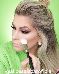 Inscreva-se para o meu Workshop on-line totalmente gratuito! Vamos abordar muitas questões de pele, como cobrir olheiras e melasma, por exemplo, e faremos makes especiais para levar a autoestima perdida nos últimos meses!!! Pra te inscrever, basta clicar nesse link: https://cursomaquiagemalicesalazar.com.br/cadastro-workshop/ e preencher os dados. Esse vídeo aí, também está no ar completinho! Link nos stories!🙂👊🏼 | Alice Salazar