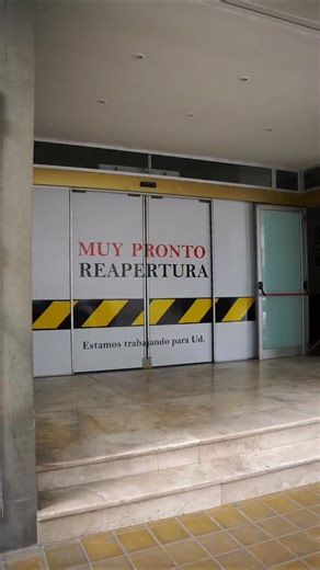 📍El mapa de los hoteles cerrados en el centro de San Juan: la luz de esperanza, las víctimas de la pandemia, las tragedias y los que resisten Con el Hotel Provincial fuera de actividad pero con una frase en las puertas de ingreso que trae expectativas, surgió el interrogante sobre los hoteles cerrados en el corazón capitalino. El impacto de la pandemia, los cierres atravesados por tragedias, los establecimientos que siguen en pie y la promesa de reapertura que asoma en la entrada de Avenida Ign