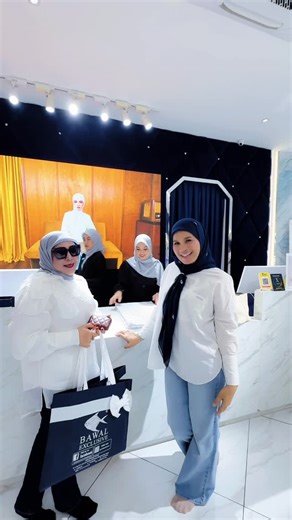 Haliza Maysuri | Hari ni singgah HQ terserempak pulak dengan Hajah Su tengah shopping. Hajah Su ni, sekali shopping lima ke 10k tu biasa lah bagi dia.... | Instagram