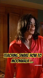 MICHAEL JACKSON TEACHING A SNAKE HOW TO MOONWALK🐍#snake#michaeljackson#martin#bashir#moonwalk#viral