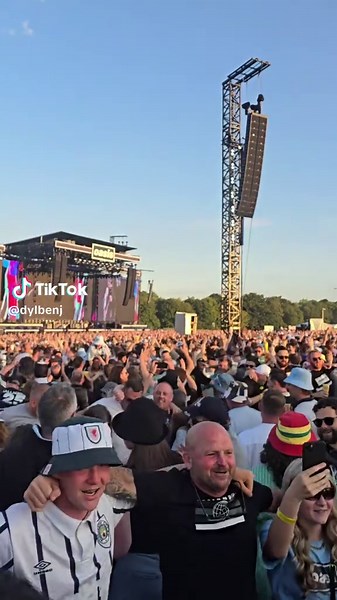 Oasis Live Concert at Heaton Park Manchester 2025