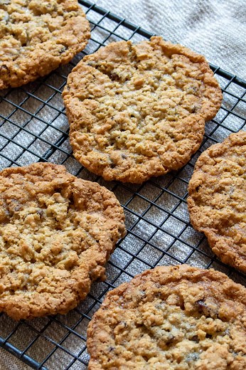 Crispy Oatmeal Raisin Cookies - How To Make Dinner