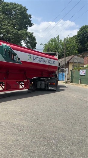 DAF Prime Mover Reversing a Fuel Tanker 🚛⛽