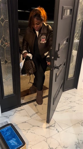 Shoe Covers Dispenser: Keep Floors Clean Effortlessly