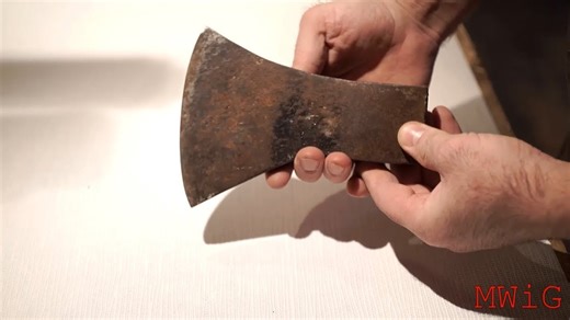 Restoration and sharpening of old rusty axe - Axe sharpening - Meanwhile in the garage #1
