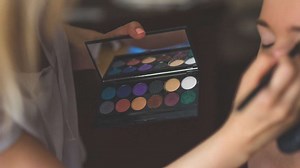 Halloween Makeup: Gruselige Schminktipps für Erwachsene und Kinder