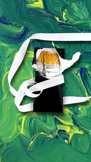 Give something that gets used, not re-gifted. Make it messy. Make it real. Make it Liquitex. | Liquitex Artist Materials