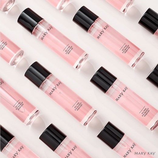 Here’s the breakdown of the upgraded, dual-phase formula in the NEW & IMPROVED Mary Kay Oil-Free Eye Makeup Remover: ⬆️Top Phase: A special blend of skin conditioning emollients that effectively remove waterproof eye makeup. ⬇️Bottom Phase: Combined purified water and a new surfactant to remove non-waterproof eye makeup. Snag your own from your Independent Beauty Consultant today! https://marykay.info/3L82olQ | MARY KAY