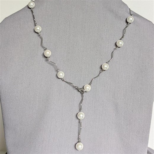 White Shell Pearl Necklace, Mother of Pearl Jewelry, Wavy Stainless Steel Chain, Heart Clasp - Etsy