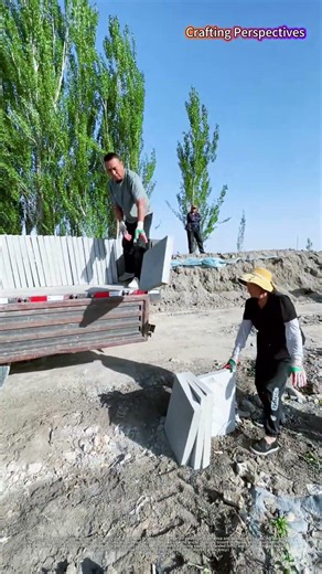 During the unloading process of cement bricks, each brick was precisely and stably positioned.